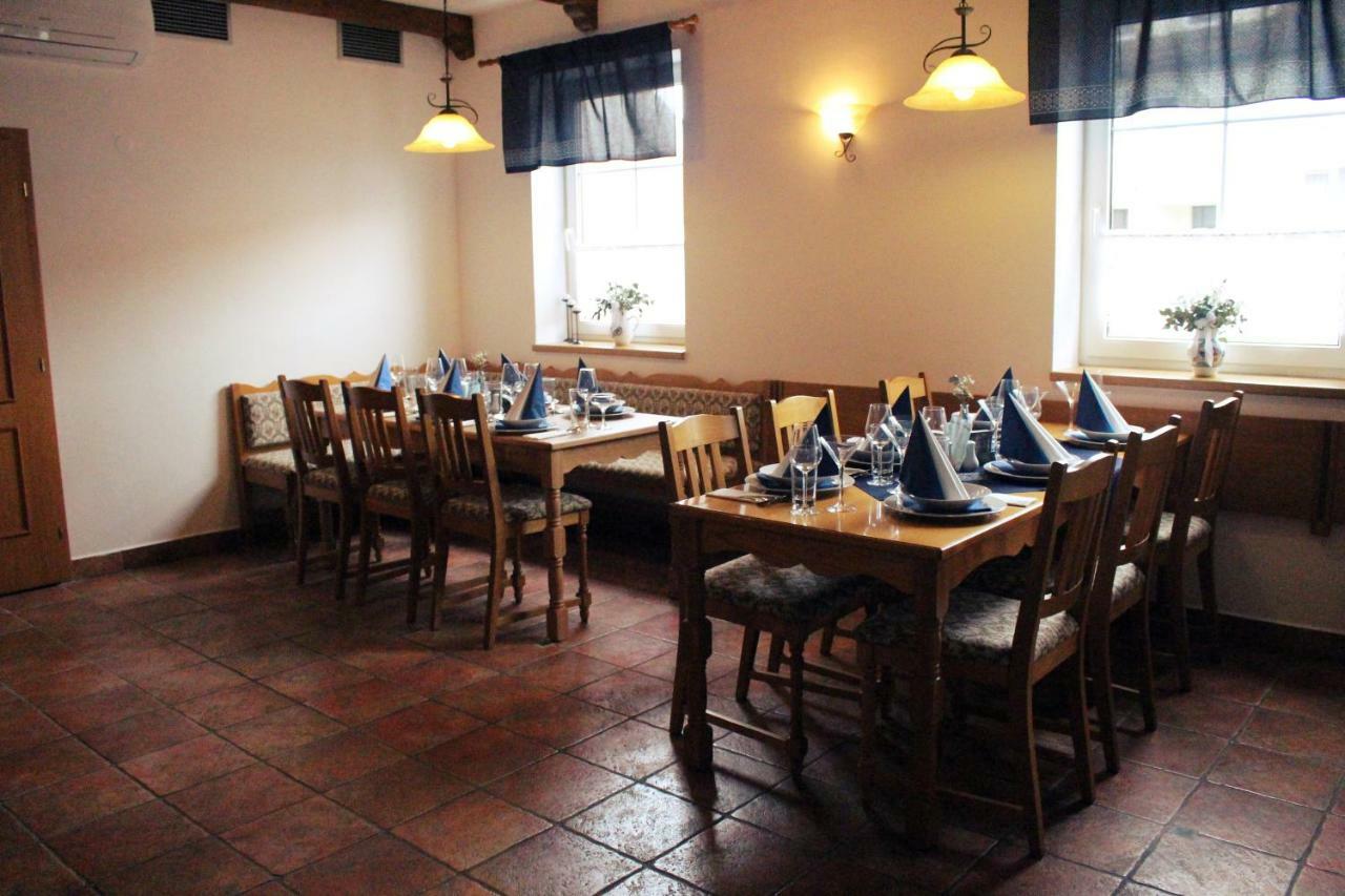 Penzion A Restaurace U Kalendu Strážnice Kültér fotó